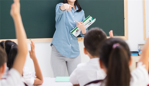 班主任對學生的簡短評語分享